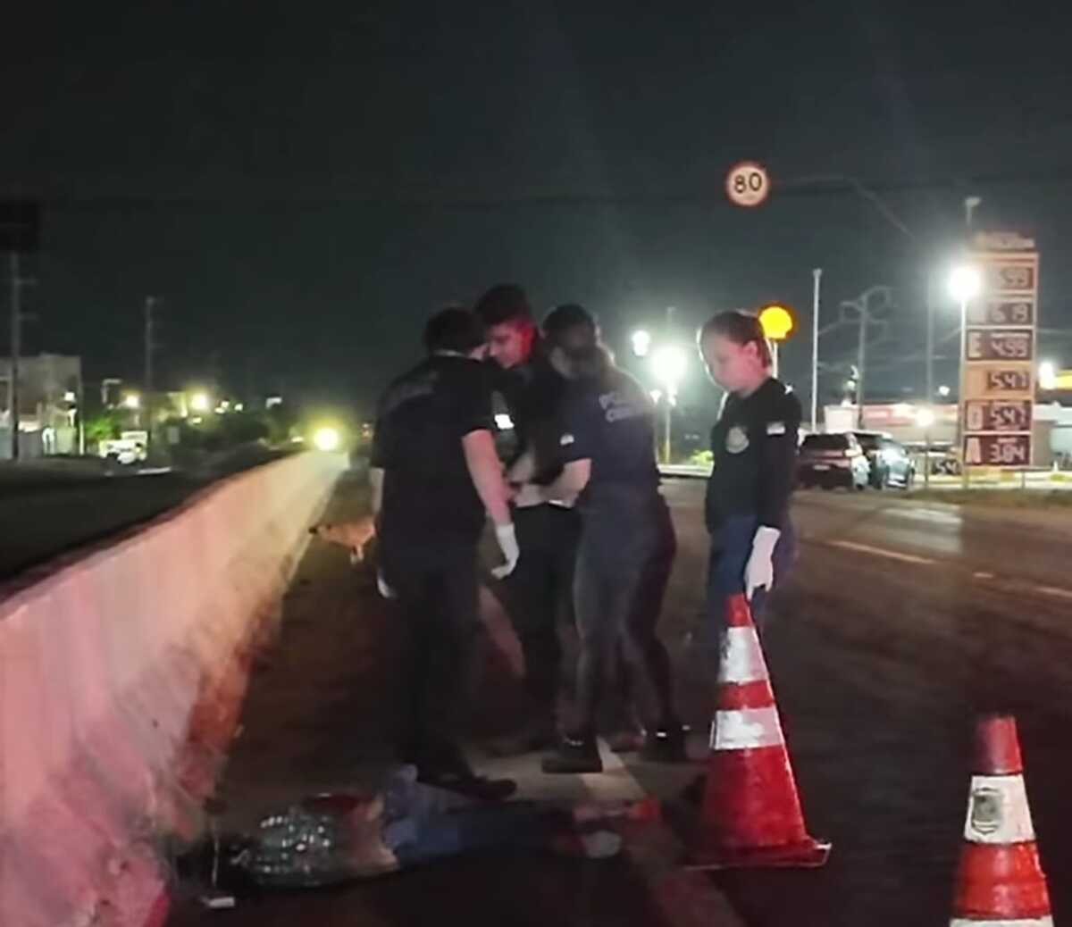 Mulher em situação de rua morre atropelada na BR-304 em Mossoró