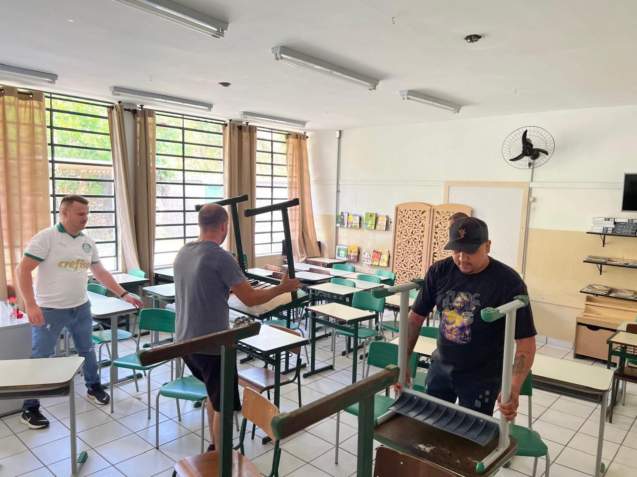 Várzea Paulista abre escola para abrigar desalojados após deslizamento de terra atingir casas no fim de semana