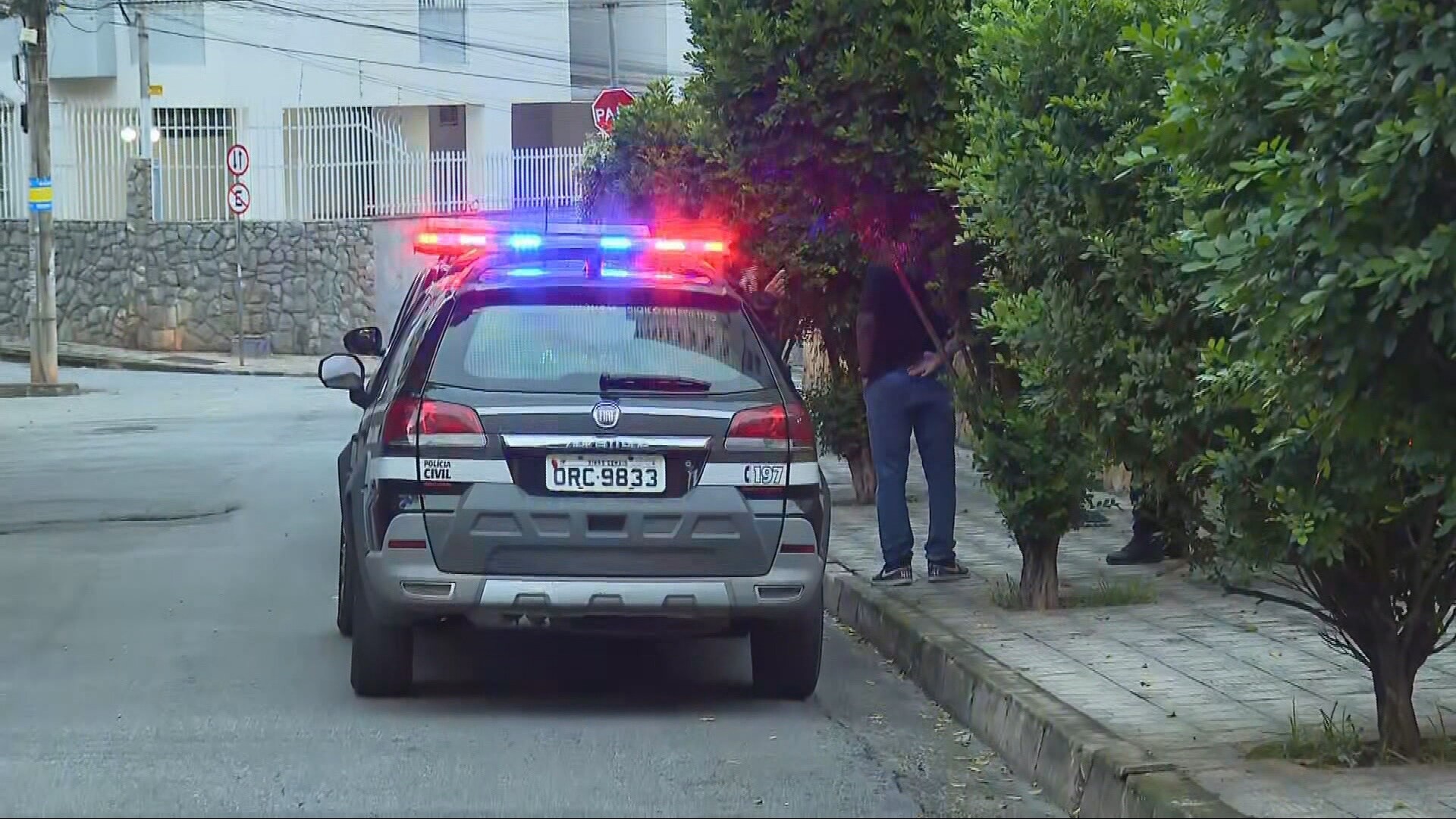 Operação cumpre mandados contra suspeito de aplicar golpes em idosos em BH; VÍDEO