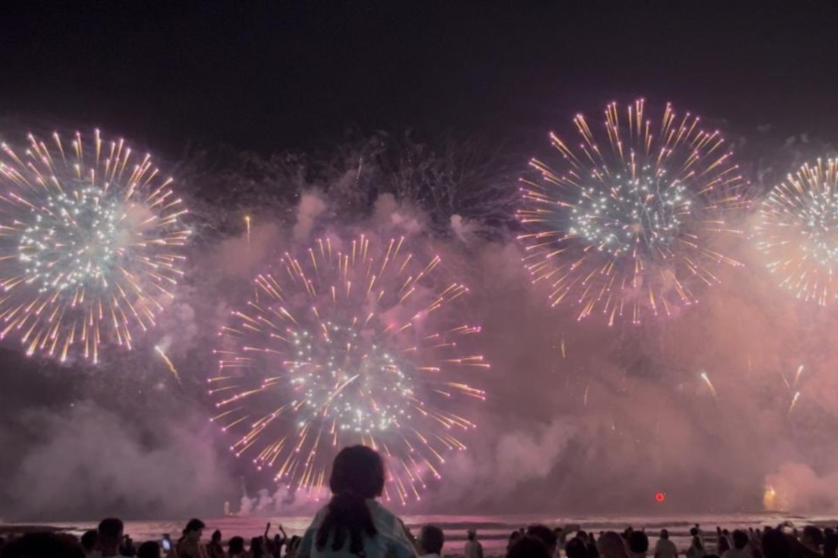 Baixada Santista, SP, celebra início de 2026 com queima de fogos; VÍDEO