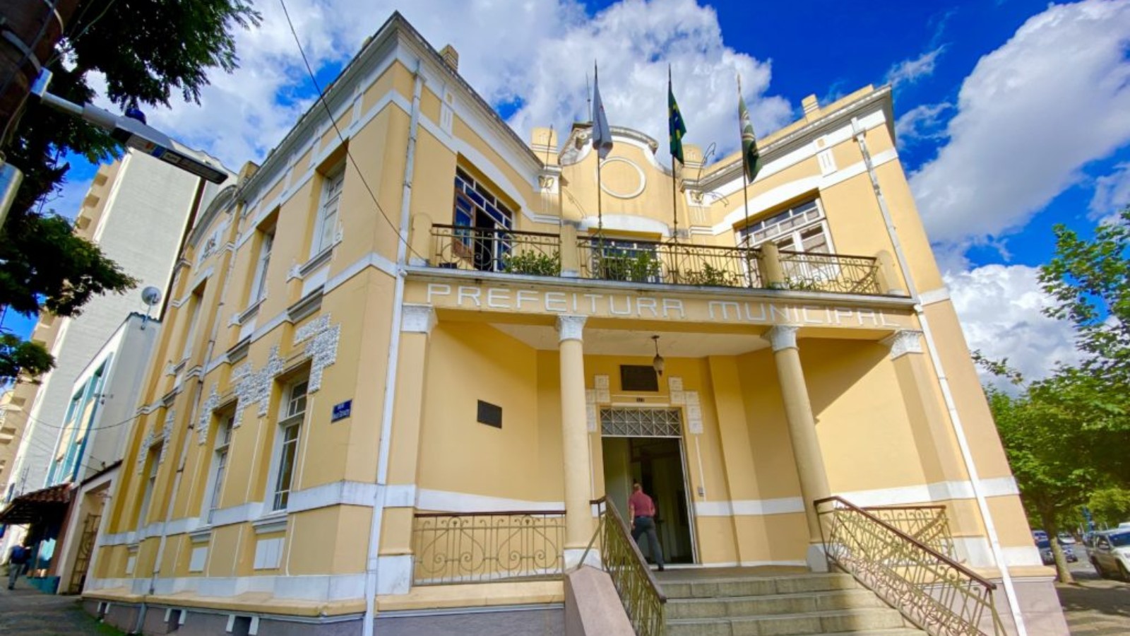 Prefeitura de Poços conclui tombamento do antigo prédio da ADM Municipal