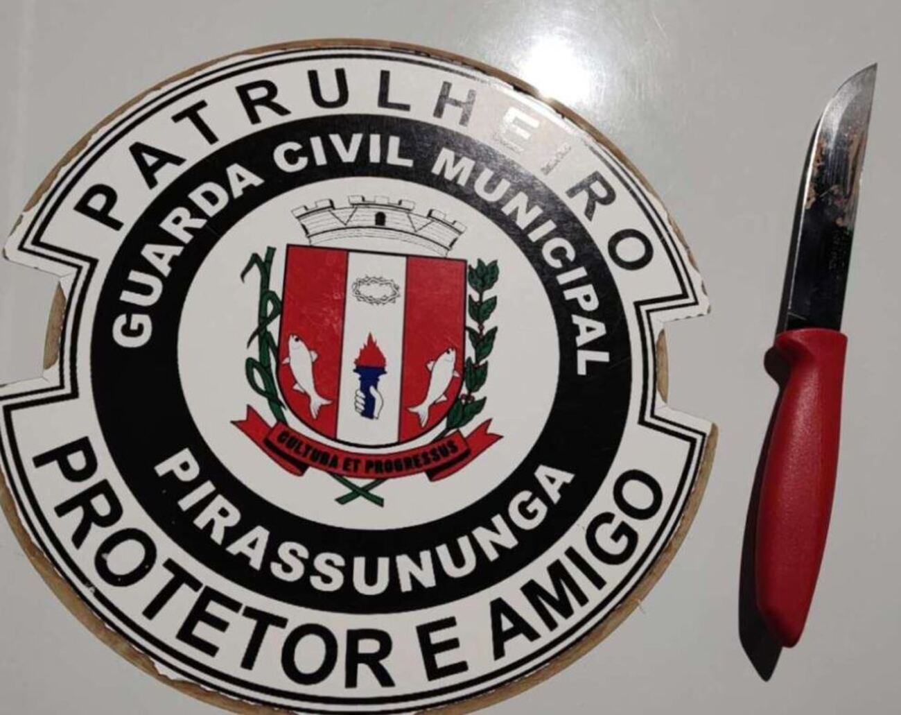 Mulher é presa suspeita de matar o ex- companheiro com facada no peito por causa de bicicleta