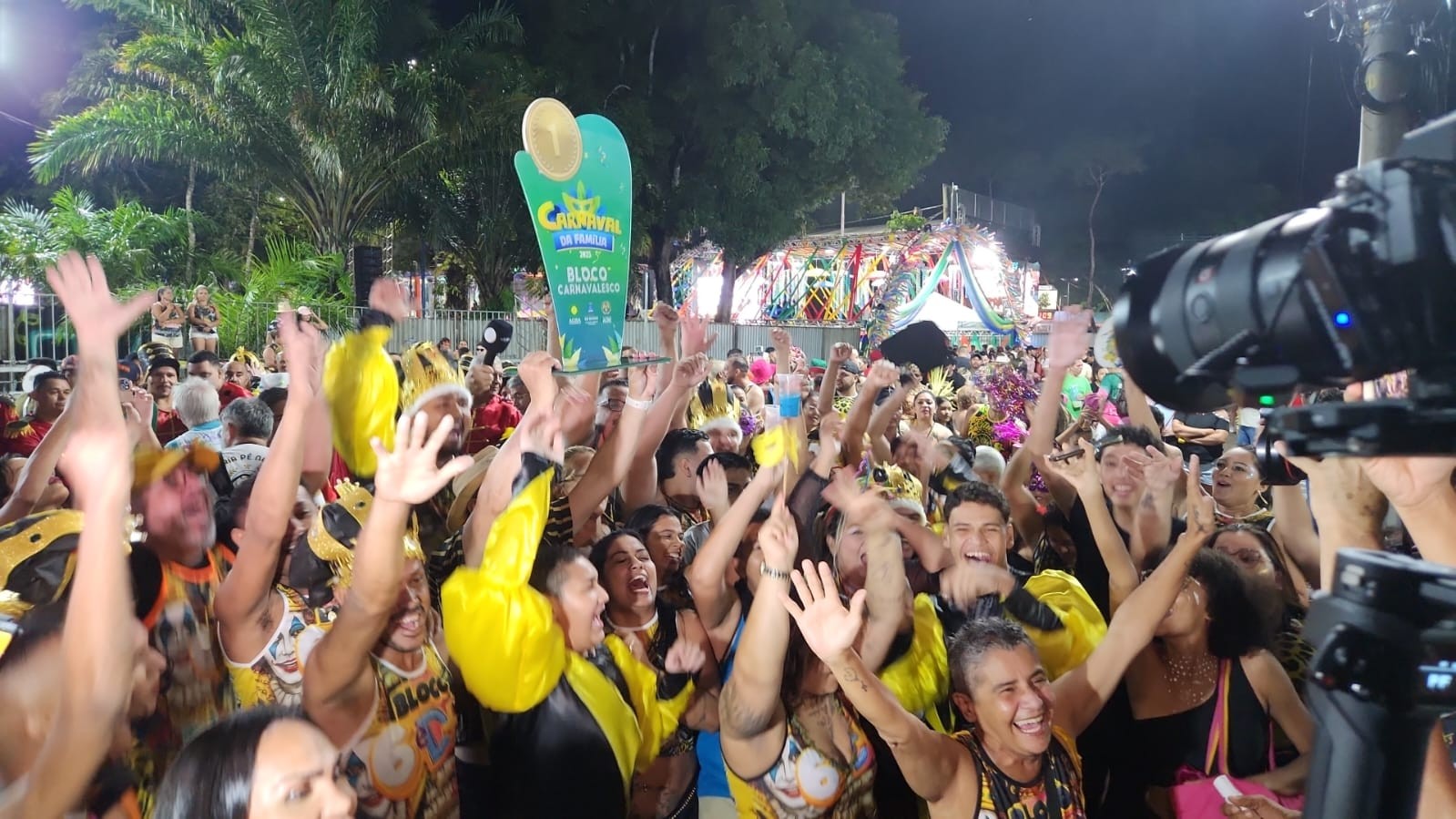 Com enredo sobre história do carnaval, 6 é D+ quebra jejum de oito anos e vence disputa de blocos pela 6ª vez em Rio Branco