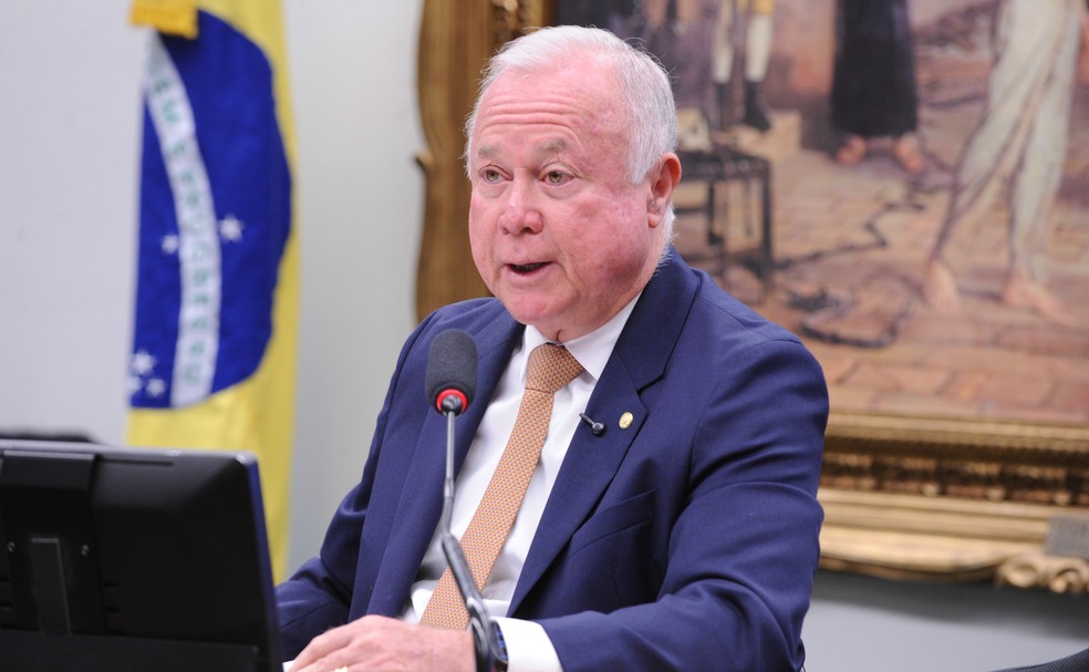 Deputado federal Paulo Azi (União-BA), relator das PECs que preveem o fim da escala 6x1, na CCJ da Câmara — Foto: Renato Araújo / Câmara dos Deputados