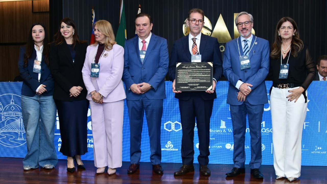 OAB-AM reúne especialistas para debater mudanças nos recursos ao STJ e homenageia ministro