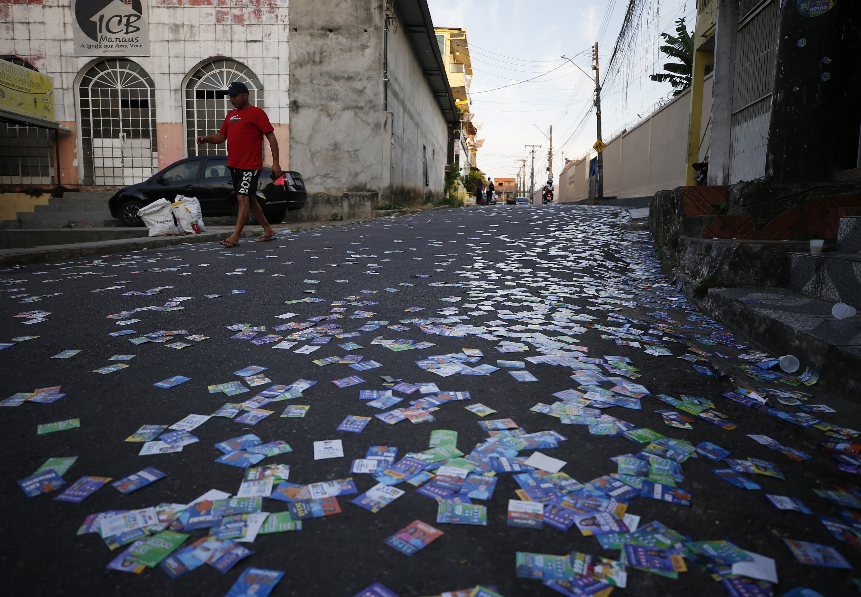 MP processa mais de 100 candidatos por 'derrame de santinhos' em ruas no Amazonas