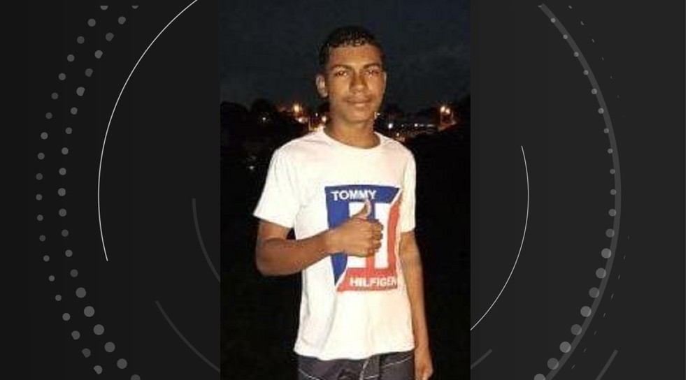 Adolescente é morto a tiros no meio da rua em Vitória e família