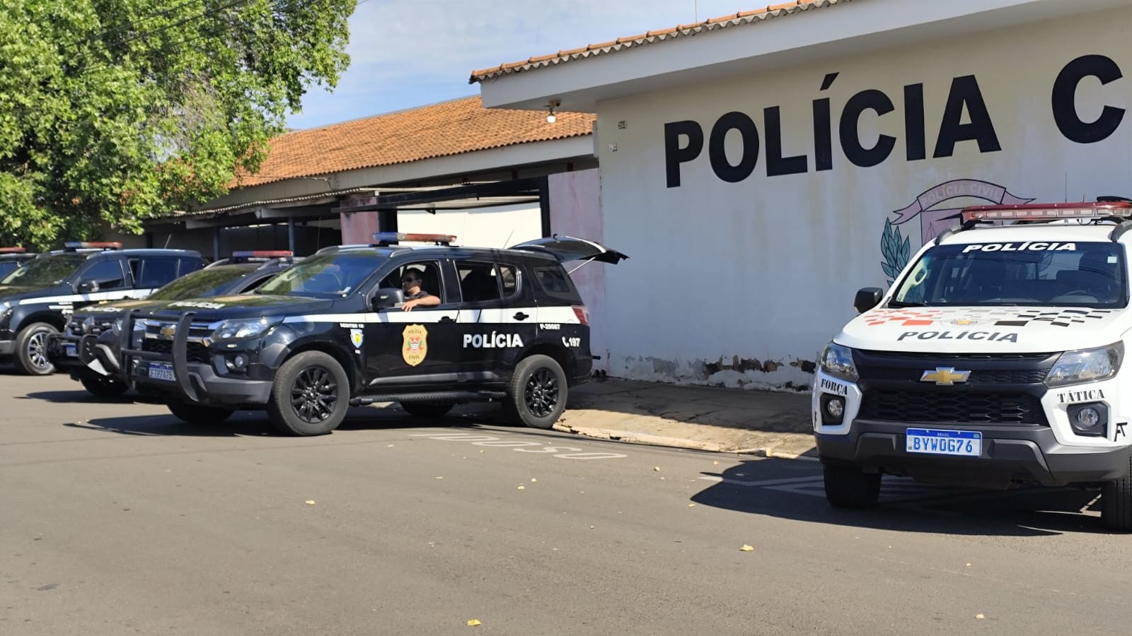 Gaeco cumpre mandados contra o tráfico de drogas comandado pelo PCC nas cadeias no interior de SP; um suspeito morreu