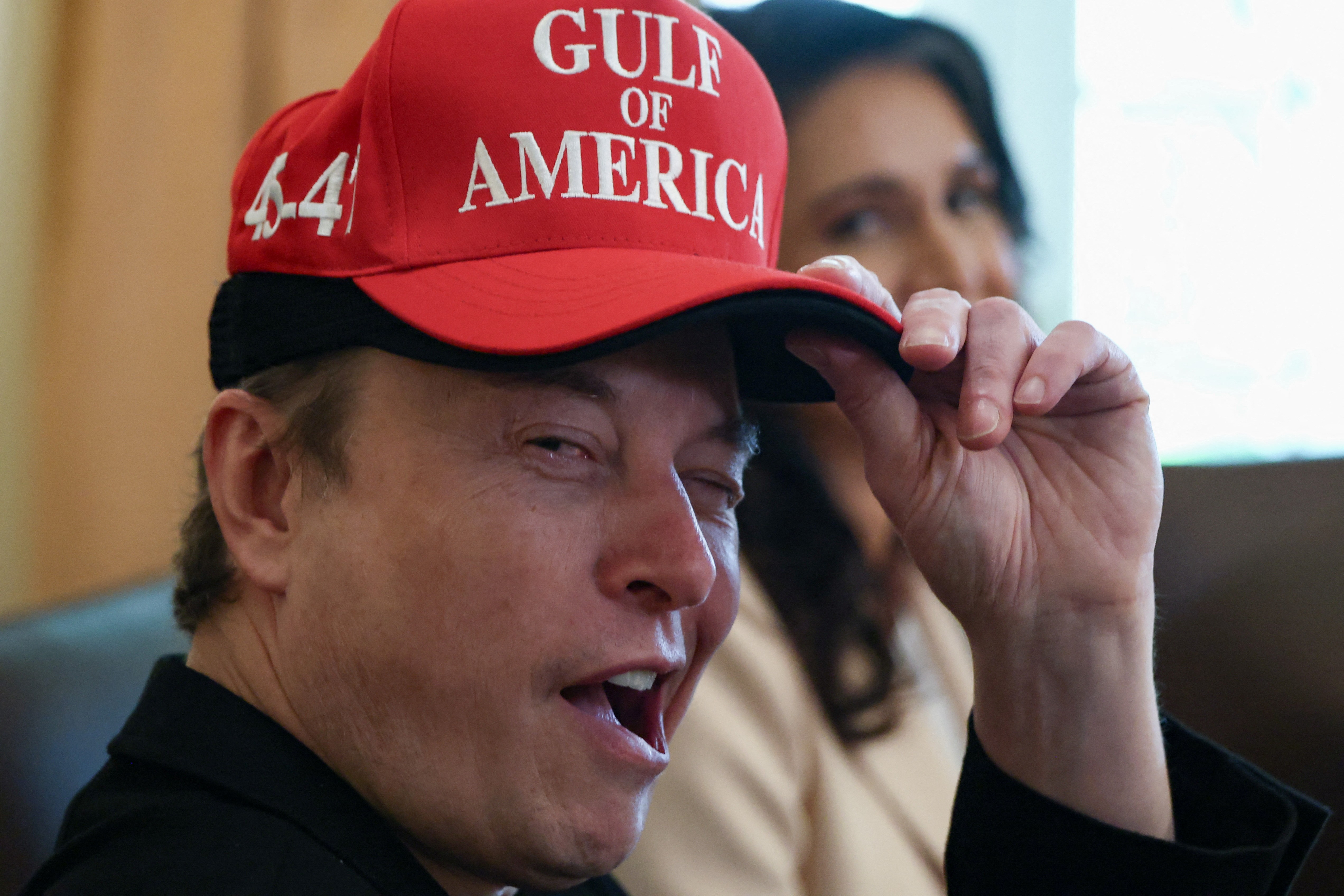 Saída de Elon Musk do governo Trump faz ações da Tesla subirem
