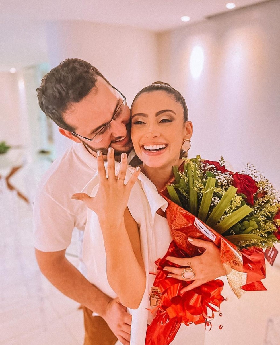 Juliana Vilela e Caio Vasconcelos ficaram noivos em setembro de 2023 — Foto: Arquivo pessoal