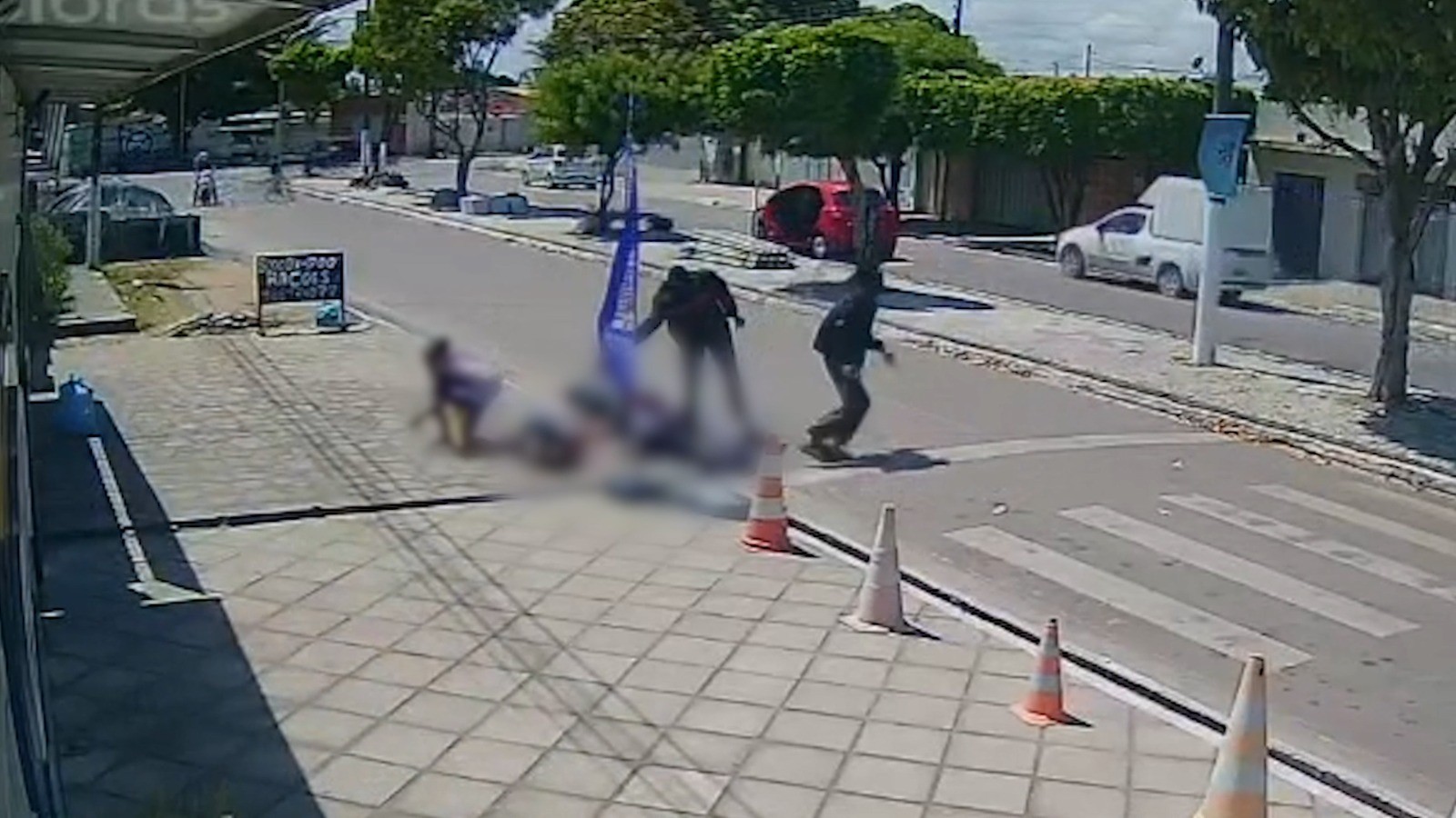 Homem é morto a tiros enquanto deixava filha de 10 anos em escola, na Grande João Pessoa; VÍDEO