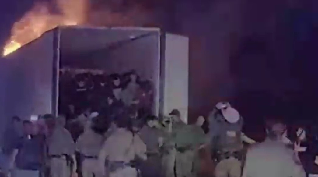 VÍDEO: Polícia dos EUA resgata 39 imigrantes de ca