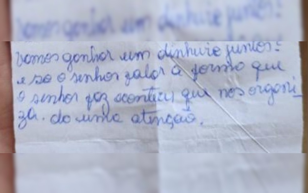 Bilhete escrito à mão pelo detento e entregue ao policial — Foto: Divulgação/DGAP