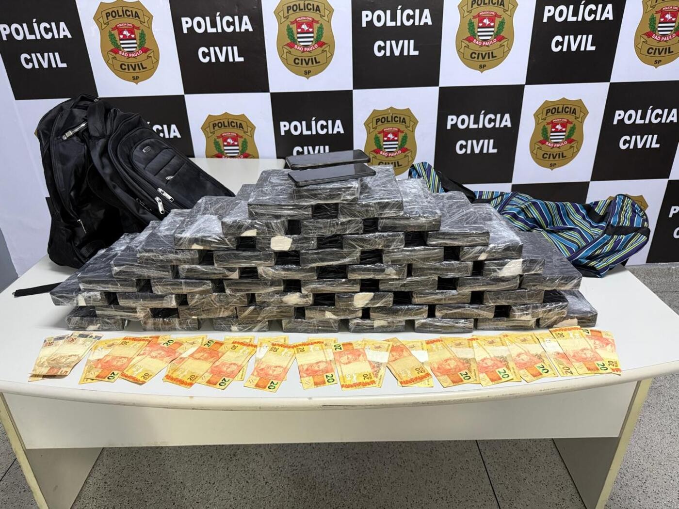 Casal é preso com 50 kg de cocaína em Ferraz de Vasconcelos