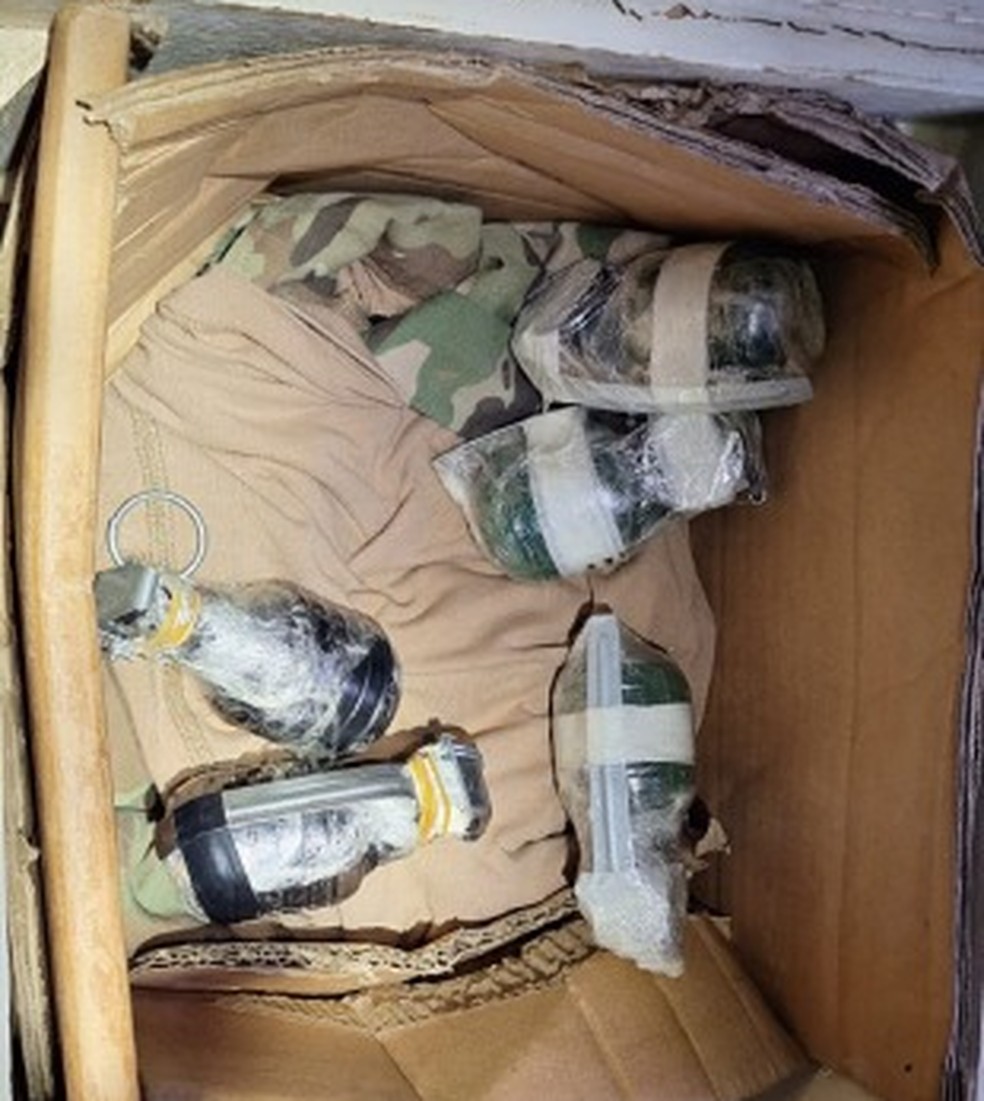 Granadas caseiras encontradas com passageiro de ônibus, em Brasília — Foto: PMDF/ Divulgação