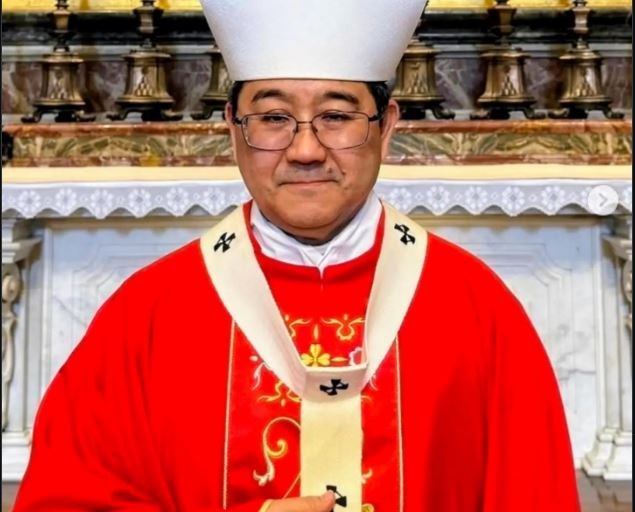 Arcebispo de Belém recebe 'pálio arquiepiscopal' das mãos do papa Leão XIV no Vaticano