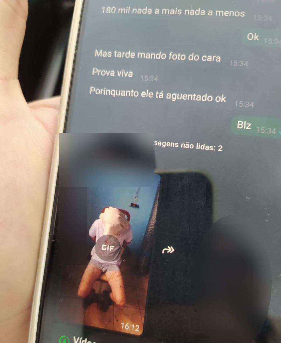 Suspeito enviou foto para "provar" que filho estava vivo. — Foto: Reprodução