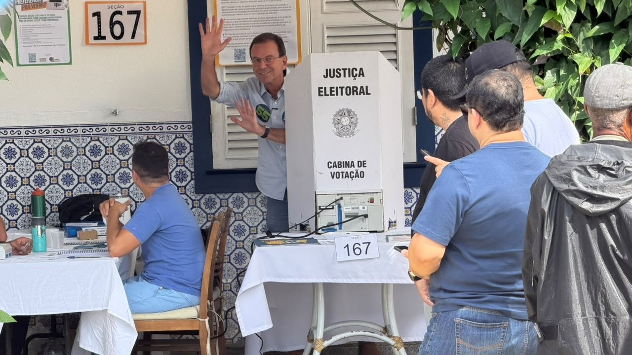 Eduardo Paes vota no Gávea Golf Club, em São Conrado, na Zona Sul do Rio 