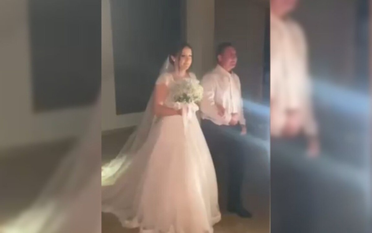 Vídeo: noiva joga buquê e noivo joga 'caneta azul' durante casamento em  Teresina - 180graus - O Maior Portal do Piauí