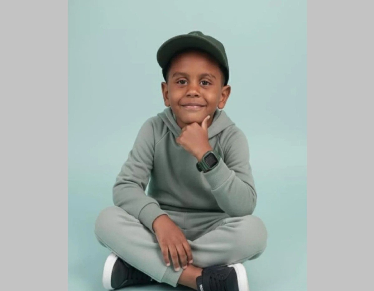 Criança morre após ser atropelada enquanto brincava na calçada por carro que saía de garagem em Rio das Ostras