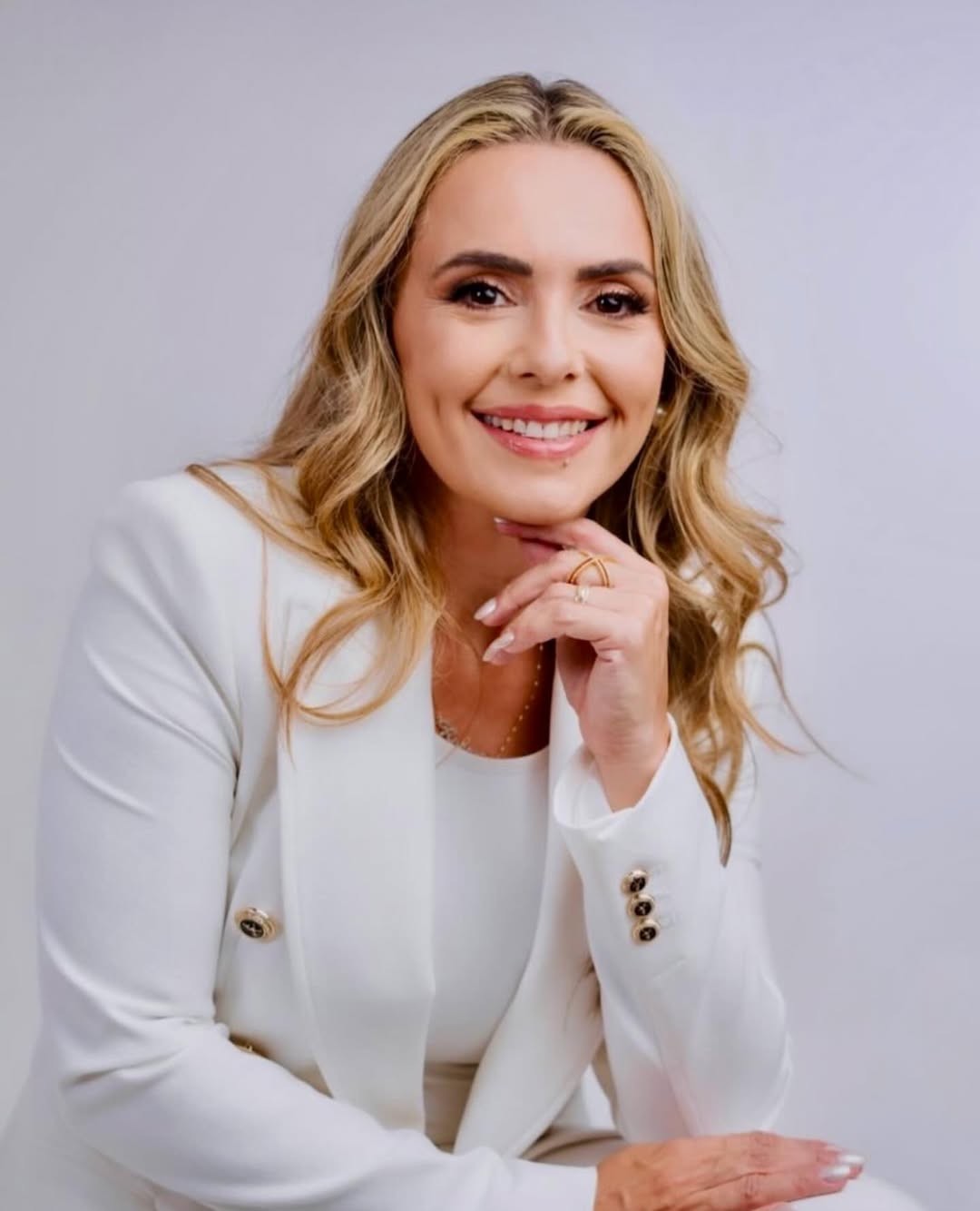 Quem é Roberta Acioly, enfermeira e ex-vereadora que assume como senadora após saída de Mecias