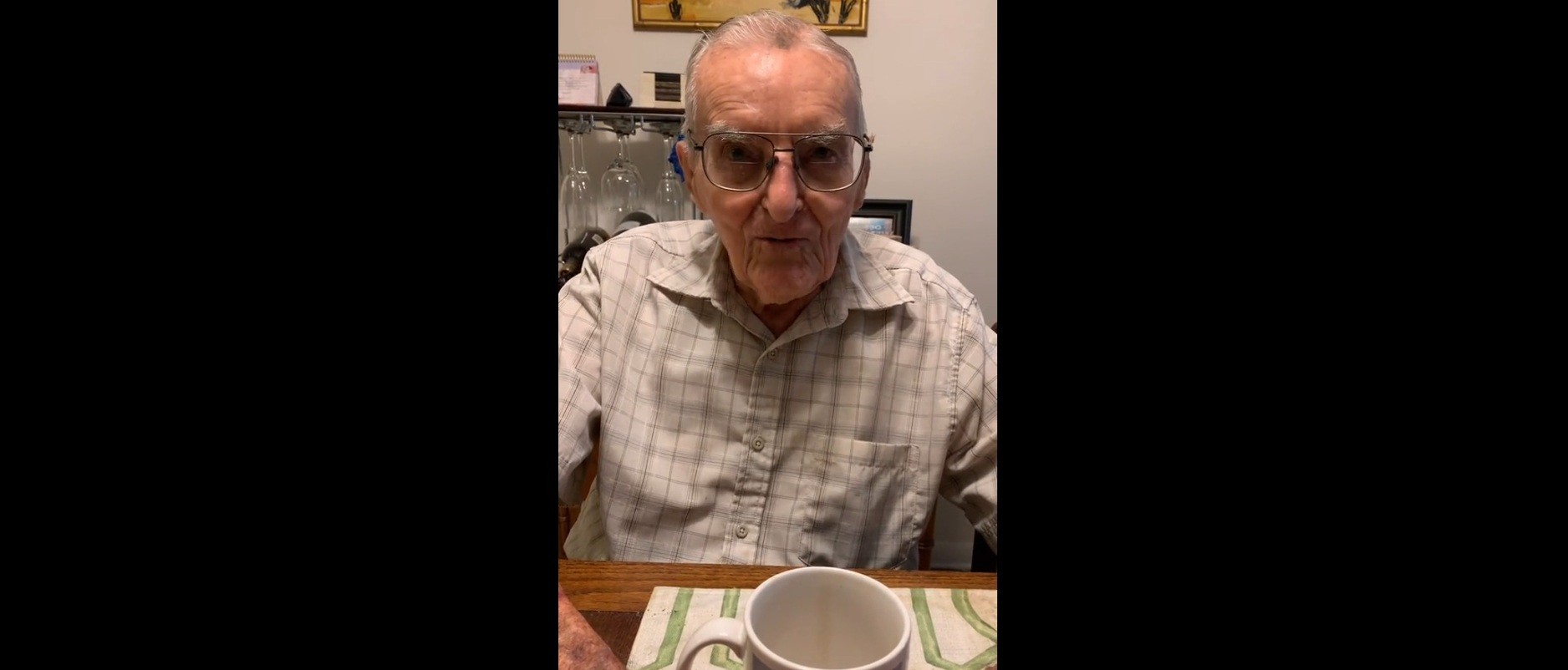 É #FAKE vídeo de homem vendendo colares para pagar tratamento cardíaco de neta; golpe usa cenas manipuladas por IA