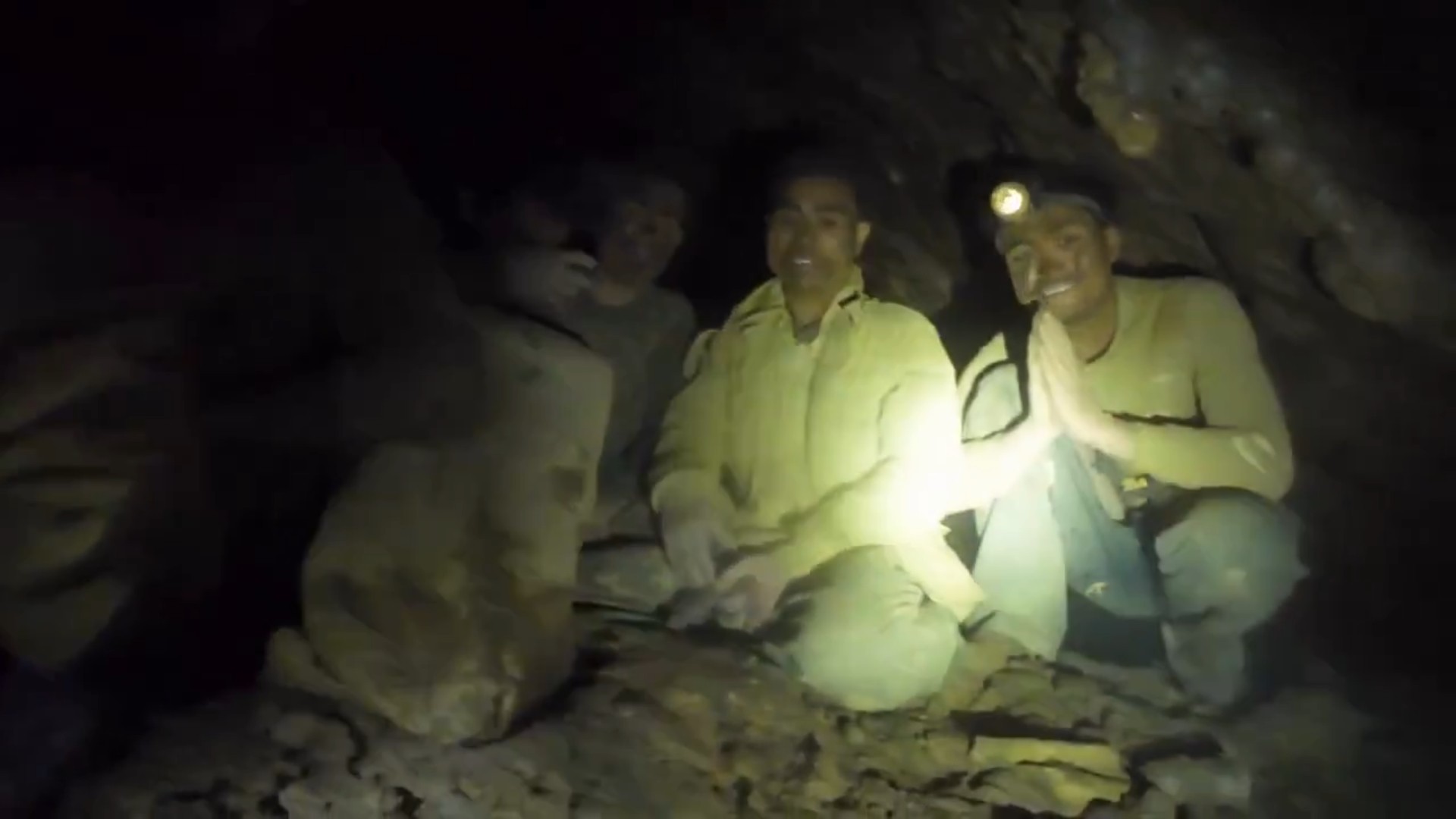 Mergulhadores tentam levar suprimentos a sobreviventes presos em caverna no Laos: 'Temos a tarefa de tirá-los de lá, e não será fácil'