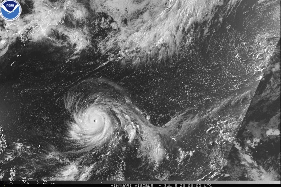 Imagem de satélite mostra ciclone tropical se aproximando de Guam — Foto: NOAA via AP