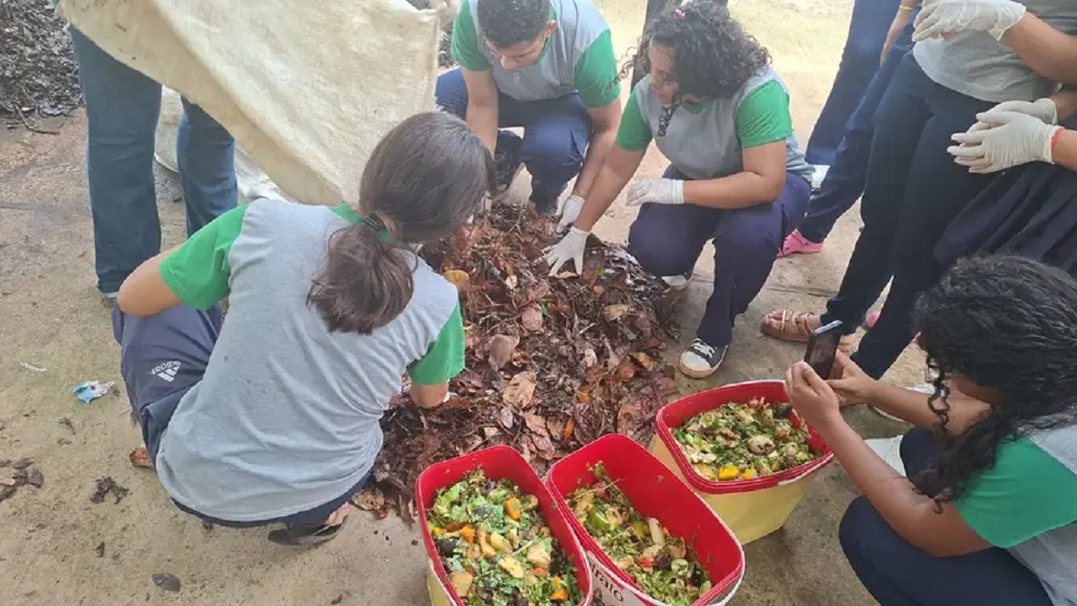 50 estudantes participam de oficina de compostagem e tratamento de resíduos em Santarém