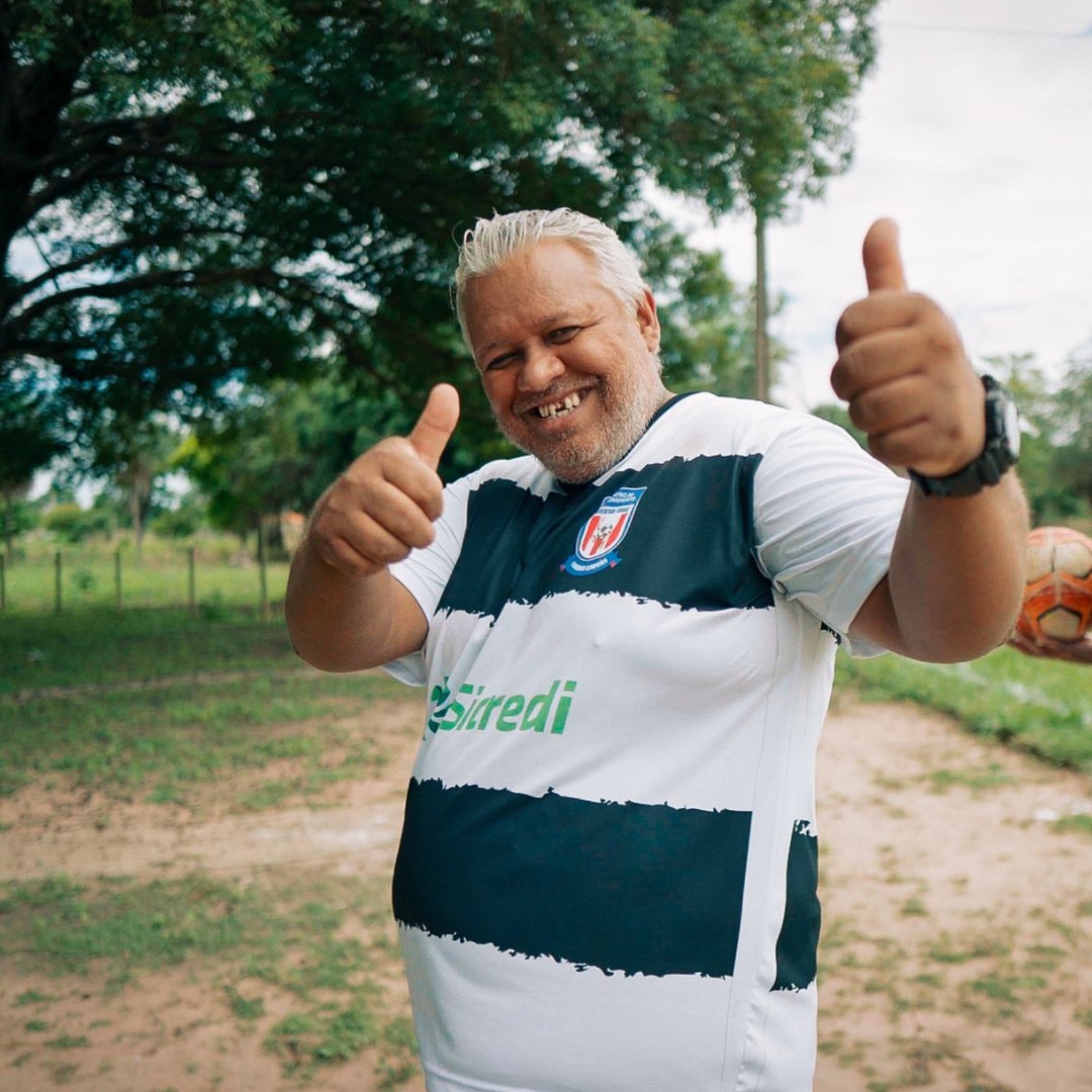 Sicredi Ouro Verde MT transforma vida de professor de escolinha de futebol