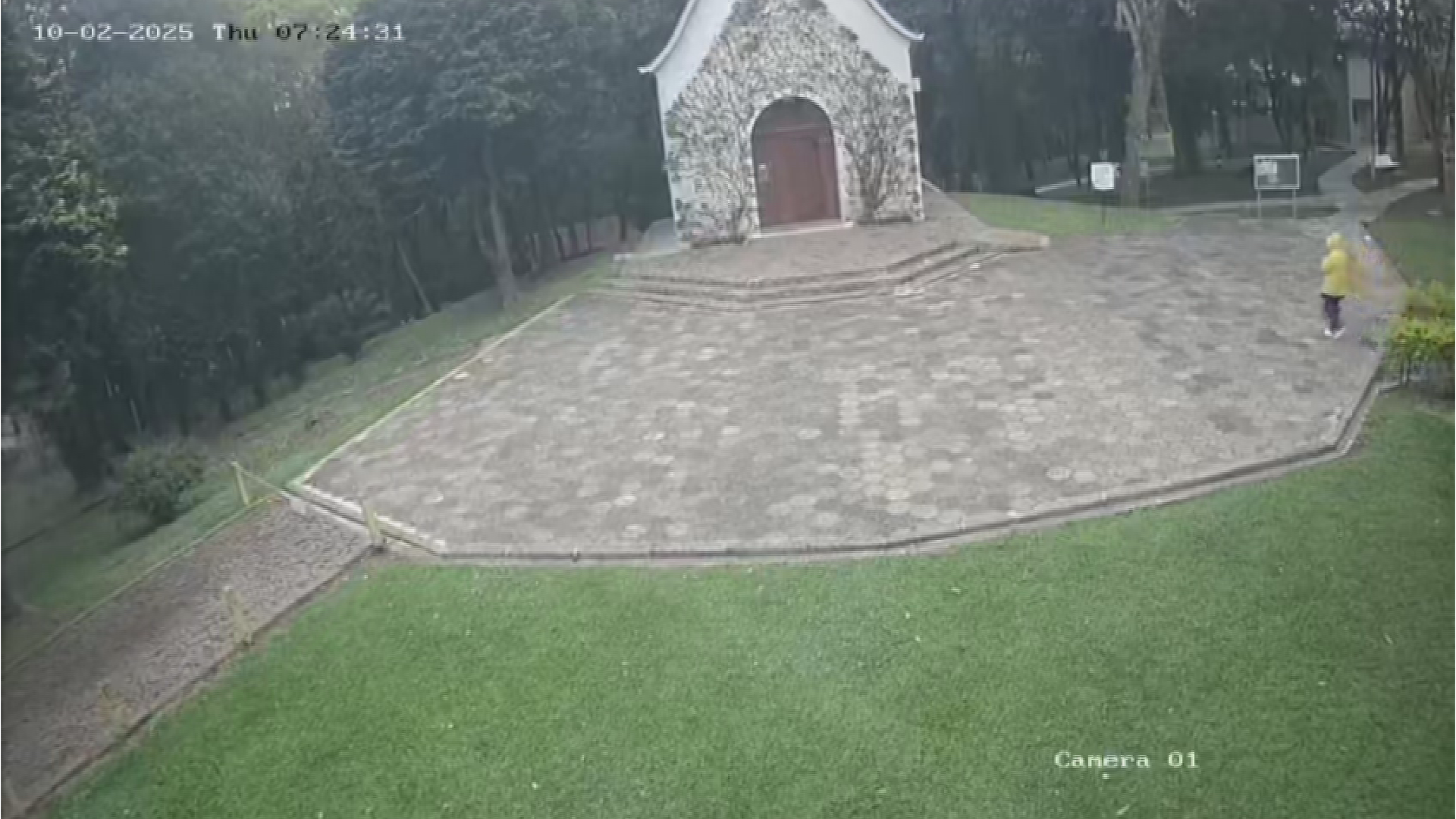 VÍDEO: Homem arromba santuário e furta hóstias consagradas em Guarapuava