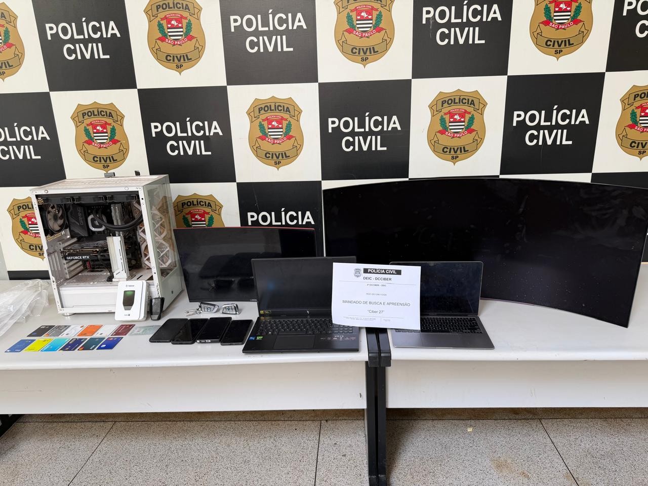 Polícia Civil cumpre mandados em SP e MG contra suspeitos de invasão a bancos e venda de dados de clientes
