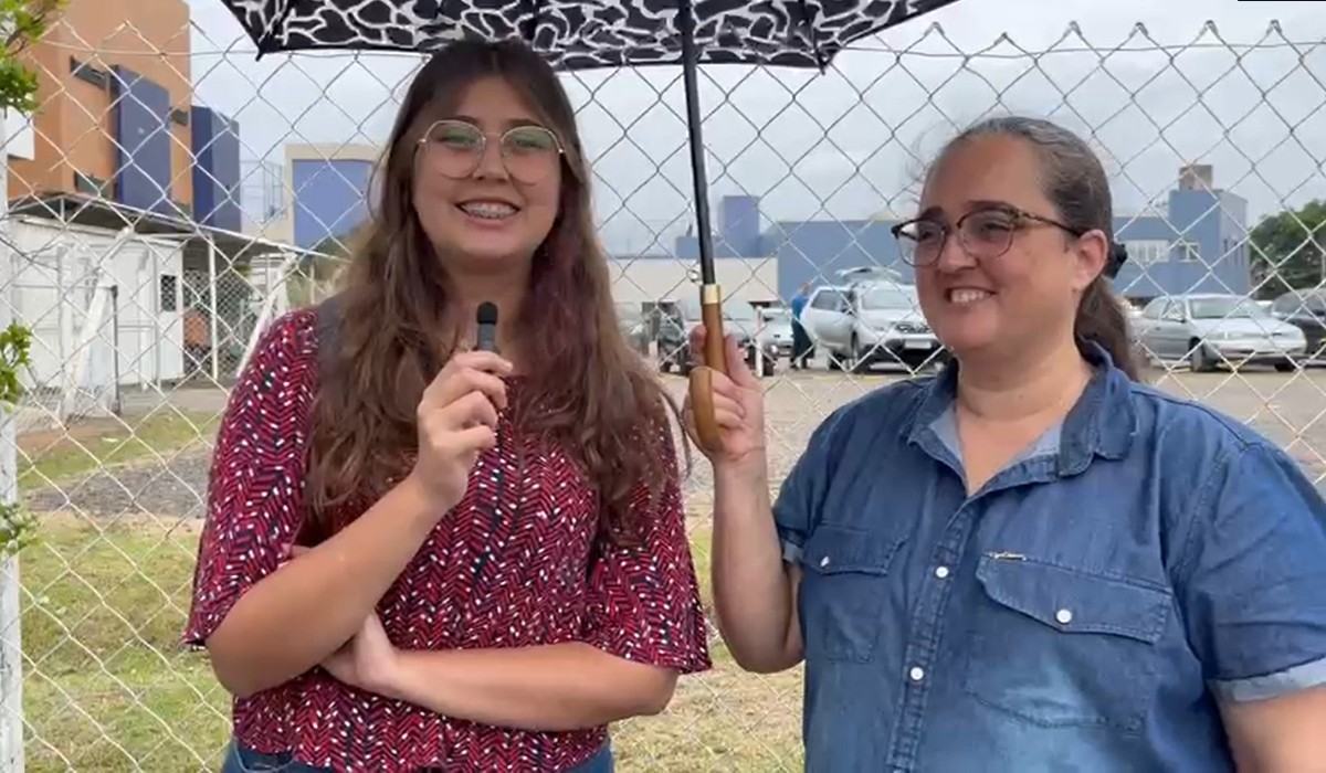 Jovem se prepara com meia da sorte e oração ‘forte’