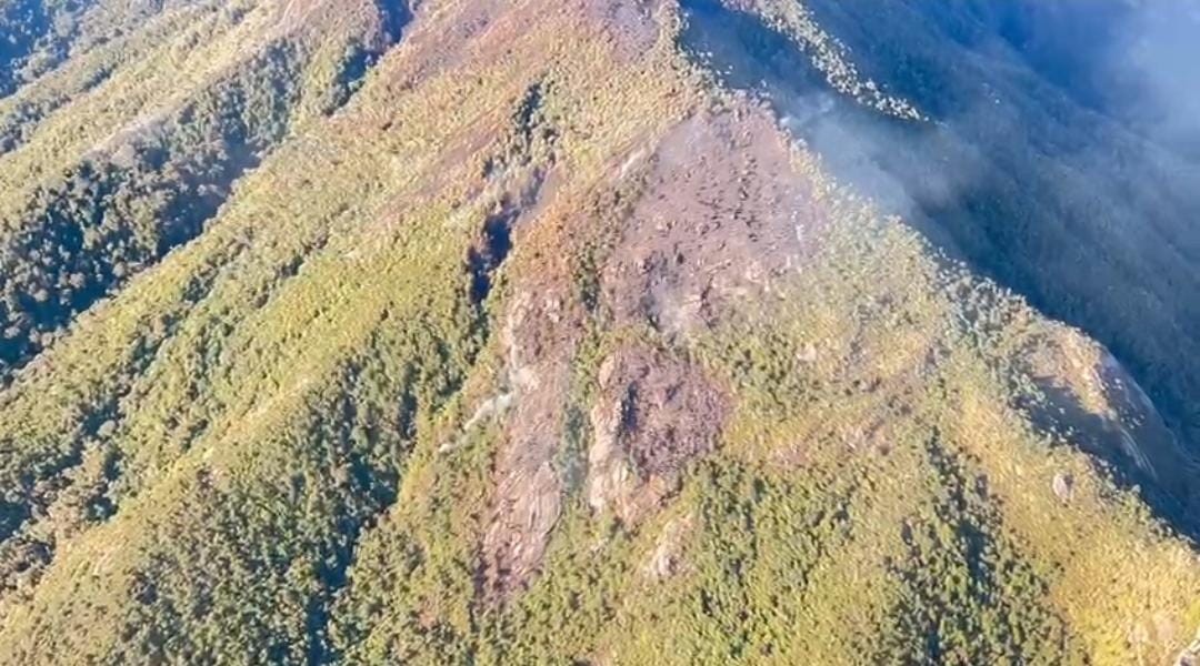 Incêndio no Parque Nacional do Itatiaia: drones com câmeras termais ajudam a encontrar pontos de calor por baixo da copa das árvores