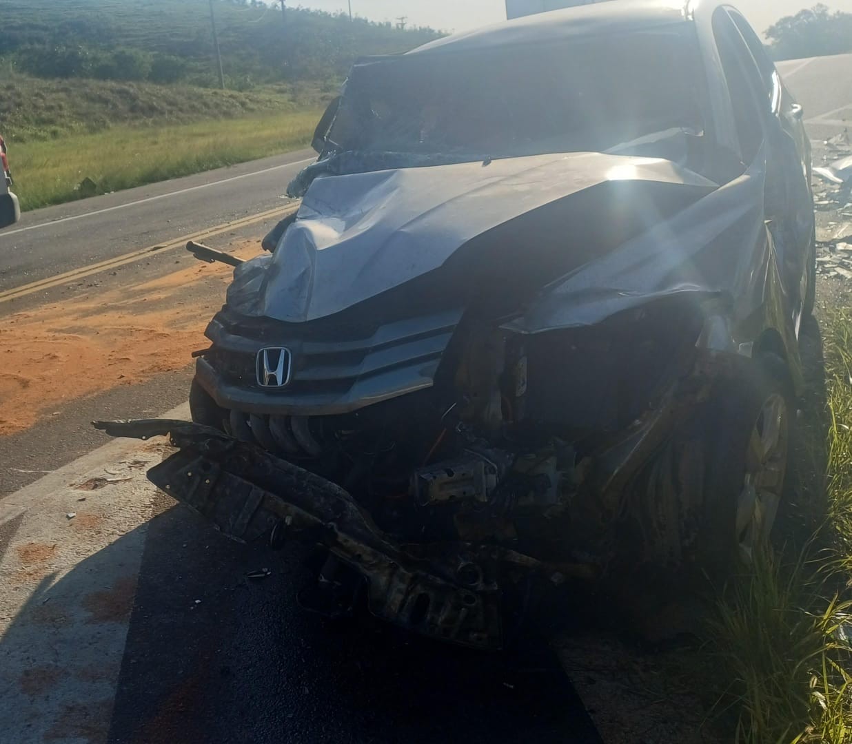Acidente entre dois carros deixa cinco feridos na BR-393, em Barra do Piraí