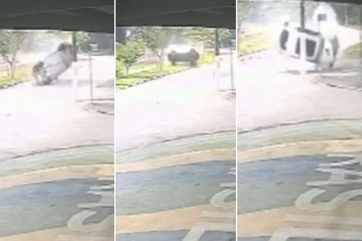 Carro fica destruído após capotar diversas vezes e atingir poste no litoral de SP; VEJA