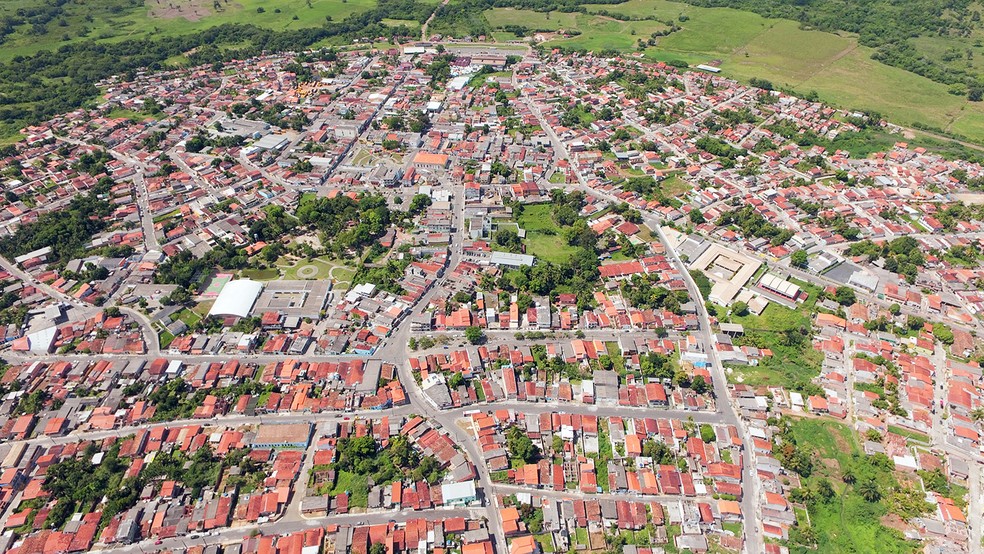 Imagem aérea de Mata de São João, cidade da região metropolitana de Salvador — Foto: Eduardo Moody/Prefeitura de Mata de São João