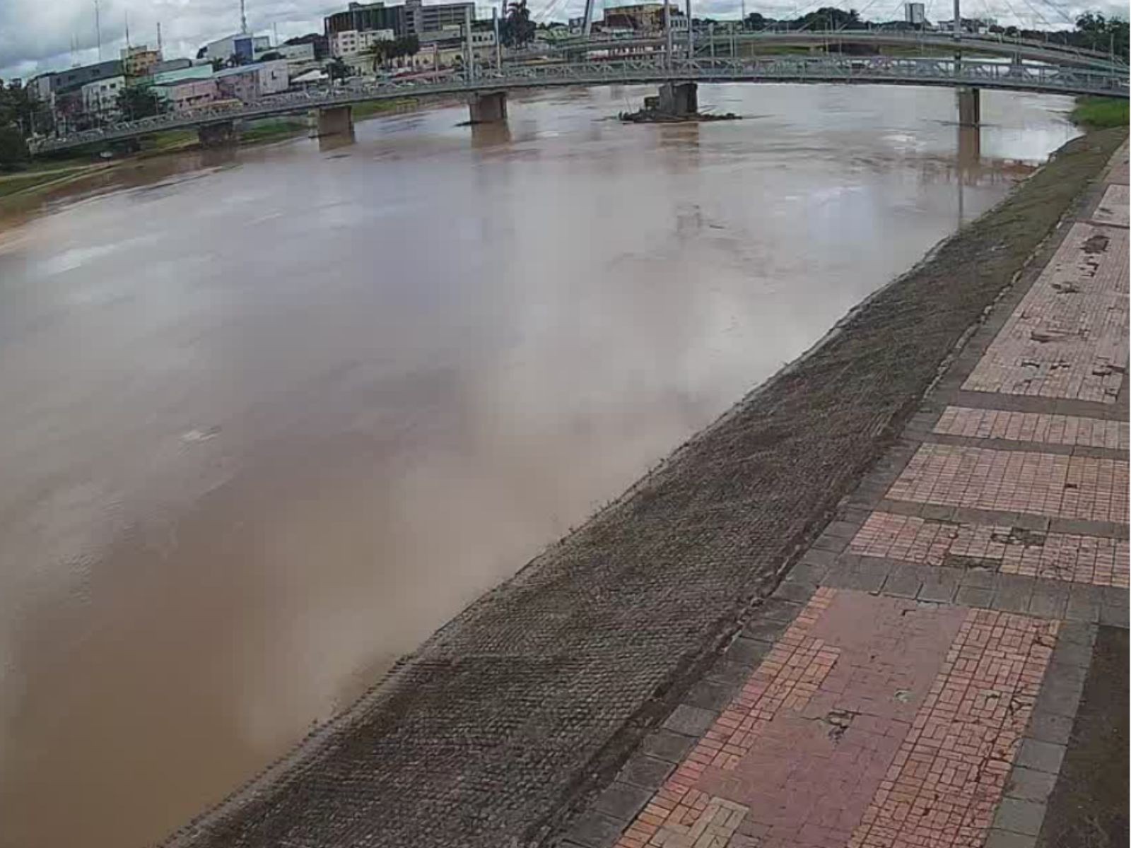 Rio Acre apresenta 1ª vazante após quatro dias acima da cota de alerta na capital