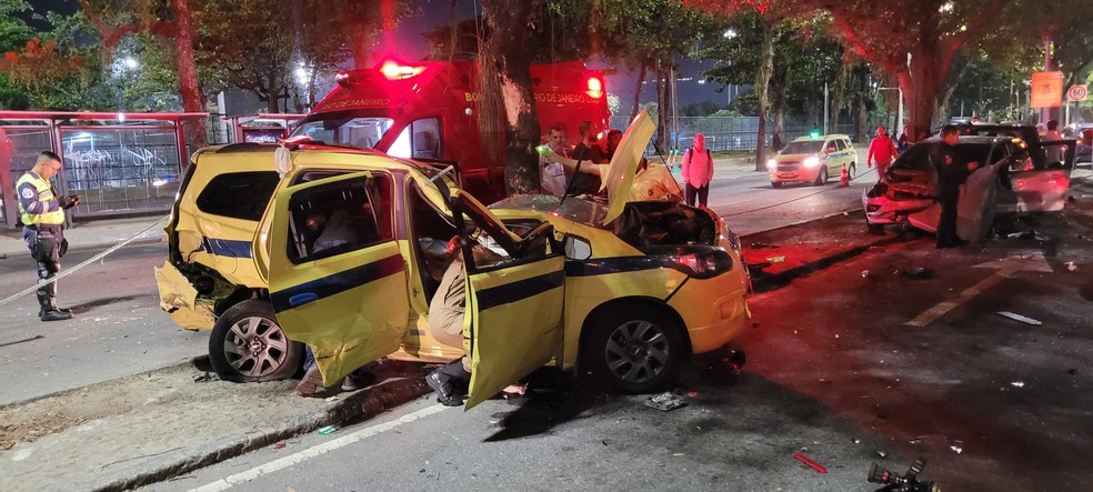 Acidente com vários veículos interdita Praia do Flamengo — Foto: Arquivo pessoal