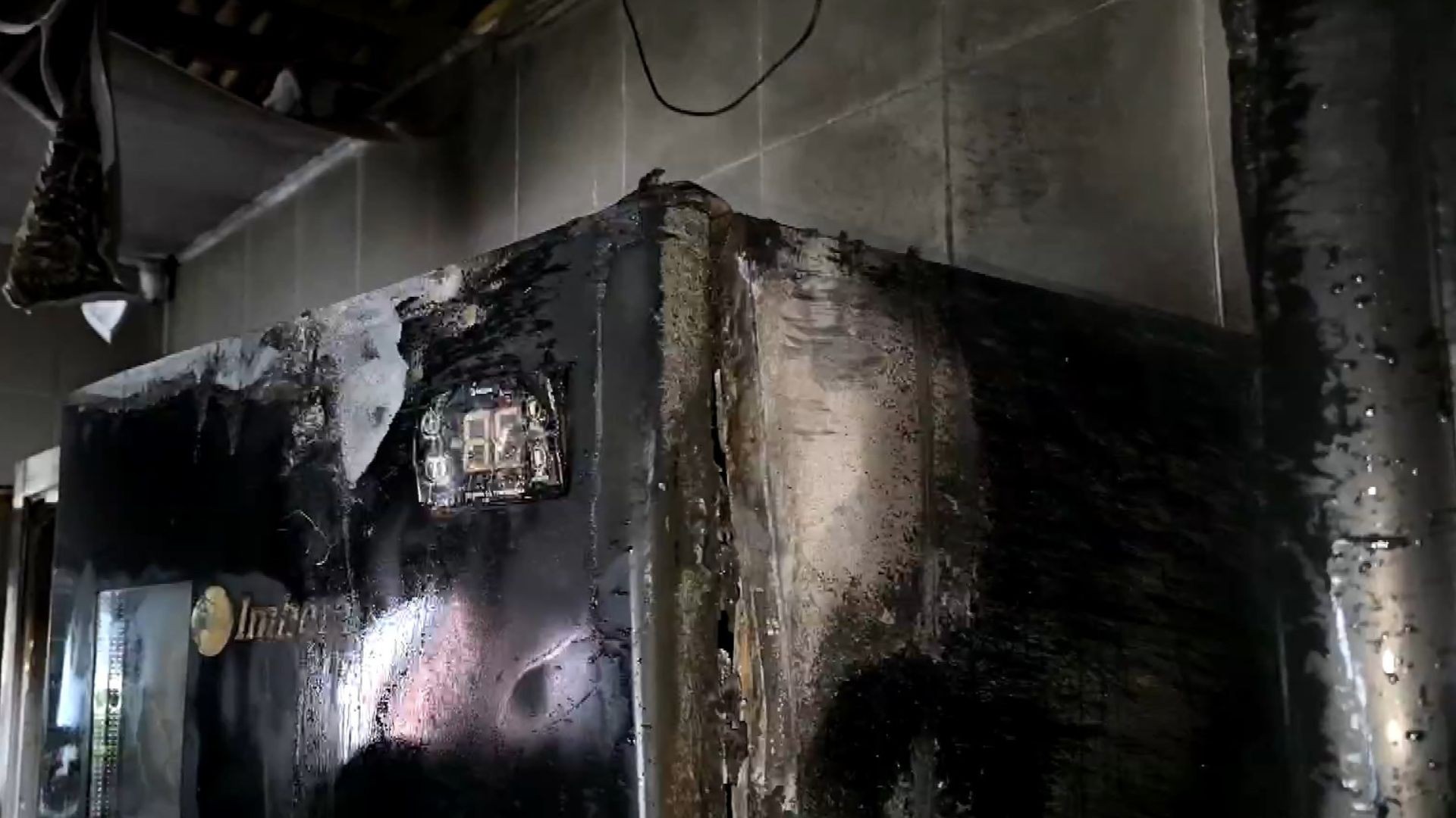 VÍDEO: Freezer explode e provoca incêndio em churrascaria de Vitória