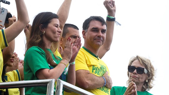 Mau tempo faz Flávio Bolsonaro adiar visita a Juiz de Fora