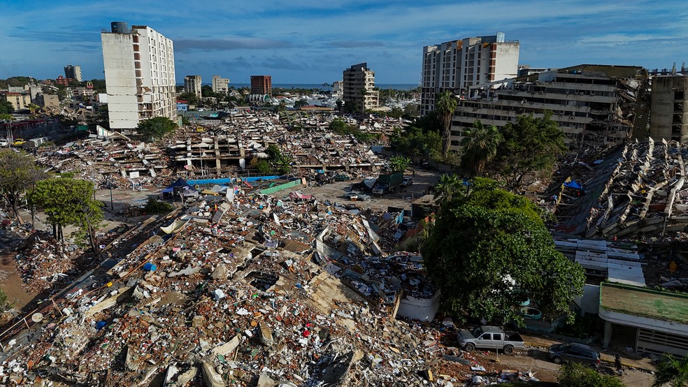 Vista aérea de Caraballeda, no estado de La Guaira, Venezuela, na terça-feira, 30 de junho de 2026, após terremotos consecutivos — Foto: Miguel Medina/Pool Photo via AP