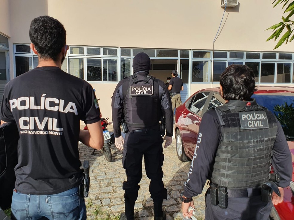 O mandado de prisão contra o homem foi cumprido na “Operação Espectros”, realizada por policiais da Delegacia de Polícia Civil de Macaíba.  — Foto: PCRN/Reprodução