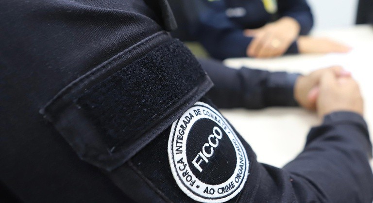 Chefe de organização criminosa que estava foragido após romper tornozeleira eletrônica é preso no RN