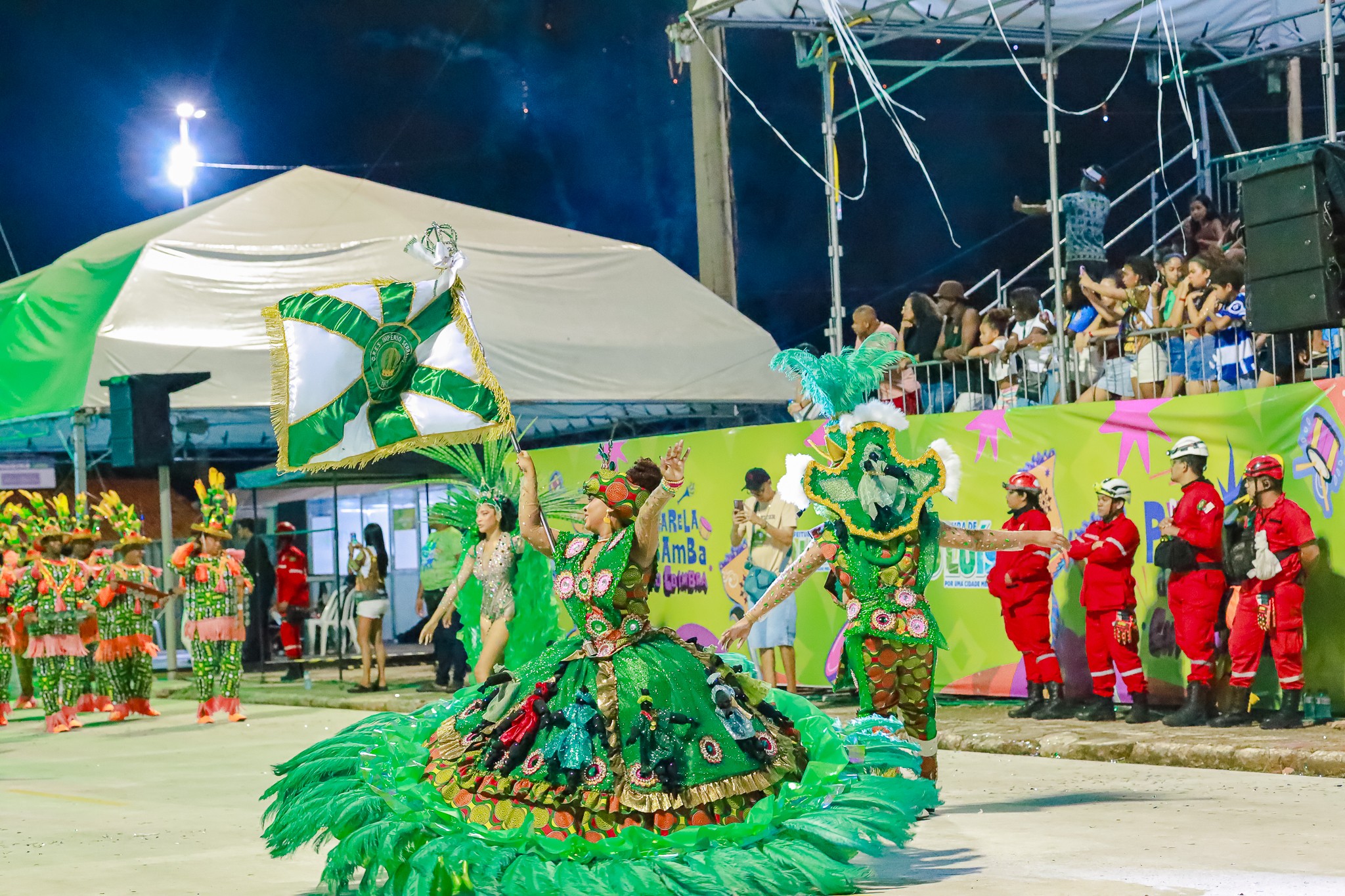 Homenagem às mulheres, tradições e manifestações culturais marcam 2º dia de desfiles na Passarela do Samba em São Luís