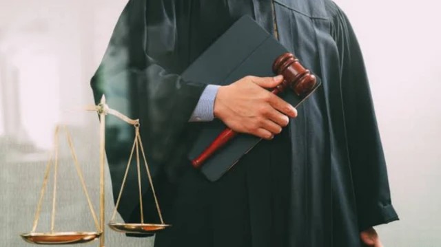 5 dos 'penduricalhos' mais inacreditáveis do funcionalismo brasileiro