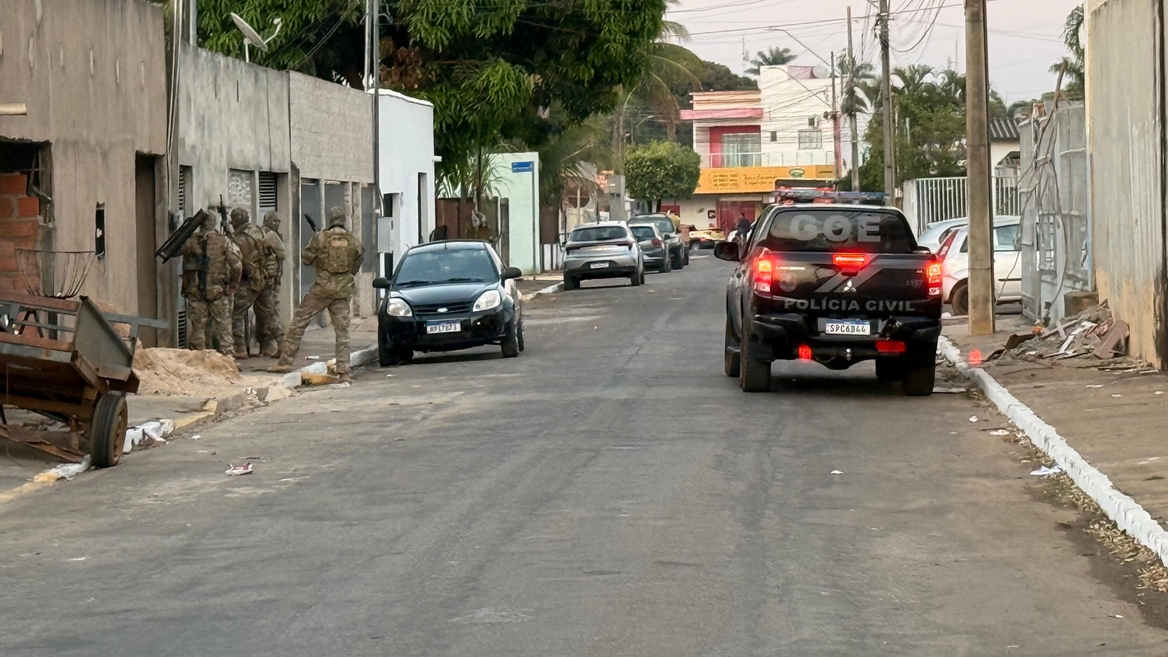 Operação cumpre 20 mandados de prisão contra grupo investigado por tráfico de drogas e monitoramento de ações da polícia em MT 
