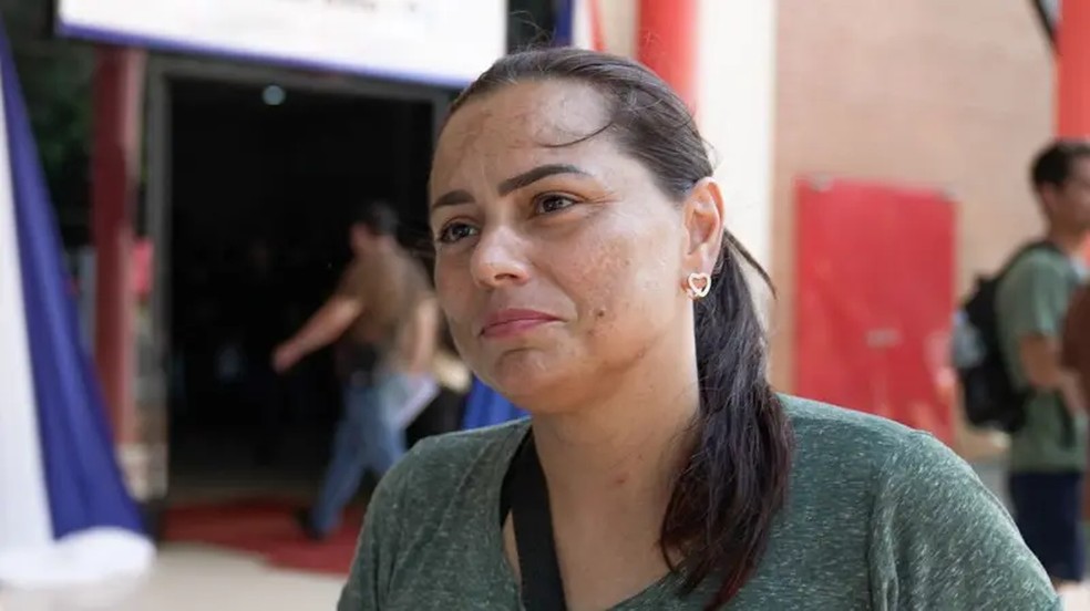 Marluize diz que o Paraguai vai permiti-la fazer educação domiciliar com os filhos — Foto: Fernando Otto/BBC
