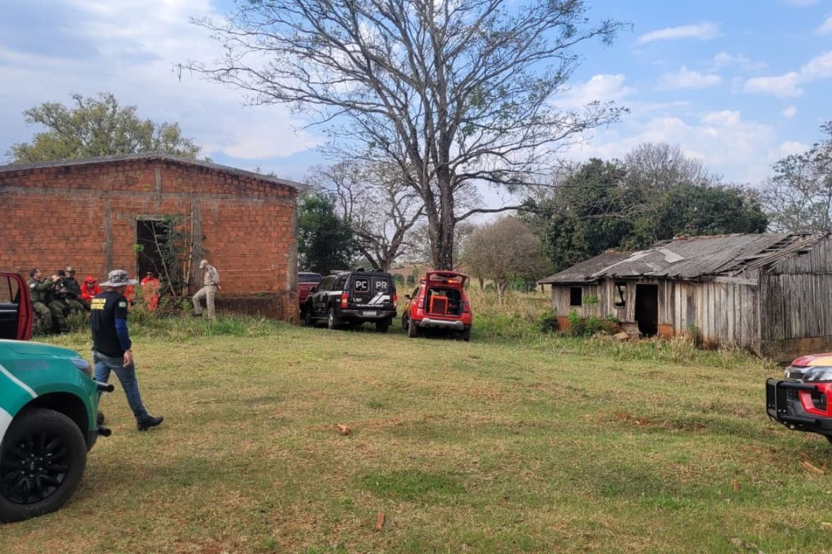 Homens desaparecidos ao fazer cobrança no PR: Munições são encontradas em propriedade alvo de dívida e polícia suspeita que vítimas foram assassinadas no local