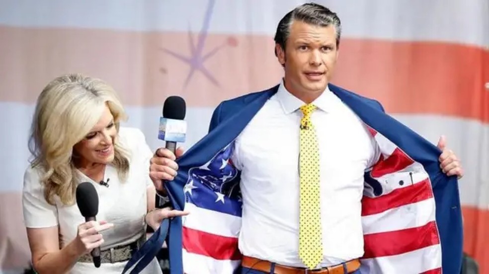 O secretário Pete Hegseth chamou líderes europeus de "aproveitadores" em mensagens vazadas. — Foto: Getty Images via BBC